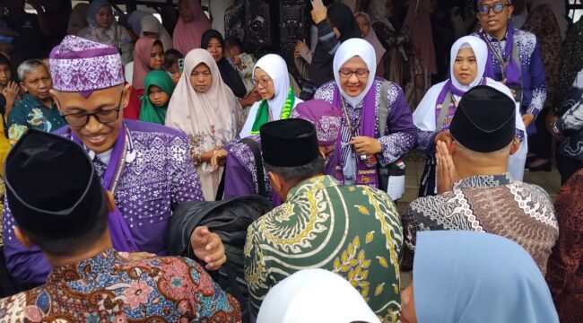 Sebanyak 27 CJH Lumajang diberangkatkan mendadak. (Foto: Asmadi)