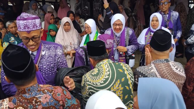 
					Sebanyak 27 CJH Lumajang diberangkatkan mendadak. (Foto: Asmadi)