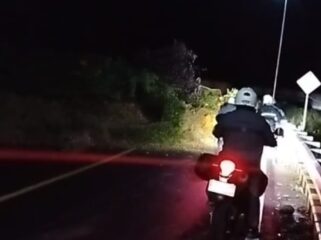 TERDAMPAK: Kondisi jalur nasional penghubung Lumajang-Malang di Piket Nol KM 55, Desa Sumberwuluh, Kecamatan Candipuro, Lumajang. (Foto: Tangkapan layar).