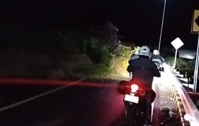 
					TERDAMPAK: Kondisi jalur nasional penghubung Lumajang-Malang di Piket Nol KM 55, Desa Sumberwuluh, Kecamatan Candipuro, Lumajang. (Foto: Tangkapan layar).
