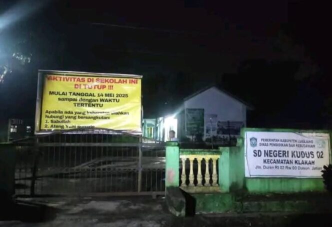 
					Keberadaan banner yang dipasang di lokasi sengketa juga dinilai tidak elok dan menambah ketidaknyamanan warga sekolah (Foto: Istimewa).
