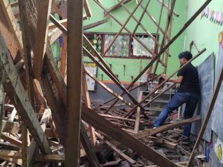 Kondisi bangunan SD Kutorenon 03, Lumajang yang runtuh (Foto: Asmadi).

