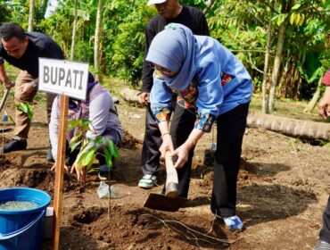 Bunda Indah berharap bantuan ini dapat dikelola dengan sungguh-sungguh agar hasilnya optimal dan berkelanjutan (Asmadi).
