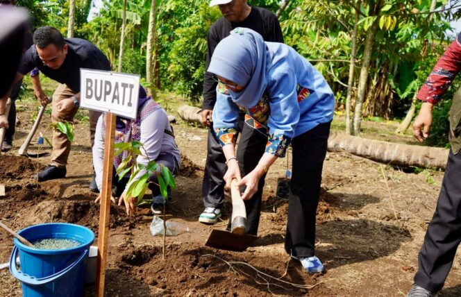 
					Bunda Indah berharap bantuan ini dapat dikelola dengan sungguh-sungguh agar hasilnya optimal dan berkelanjutan (Asmadi).