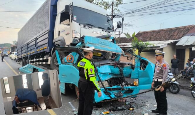 
					LAKA: Anggota Unit Gakkum Satlantas Polres Probolinggo Kota berada di dekat truk yang terlibat kecelakaan. Insert: Jenazah korban tewas. (foto: Hafiz Rozani).
