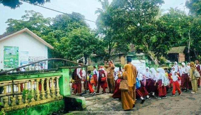 
					Sempat ditutup, SD Negeri Kudus 02 di Kecamatan Klakah, Kabupaten Lumajang  akhirnya dibuka kembali. (Foto: Istimewa).