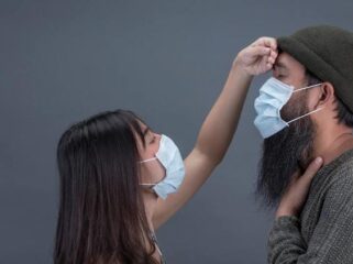 Ilustrasi pencegahan penularan virus dengan menggunakan masker.