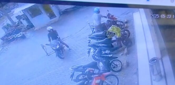
					Tangkapan layar rekaman CCTV.