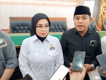 Wakil Ketua DPRD Lumajang, Sudi, pertanyakan soal kebijakan PT Kalijeruk yang dinilai belum sepenuhnya mengakomodasi kepentingan masyarakat Dusun Kalibanter (Foto: Asmadi).