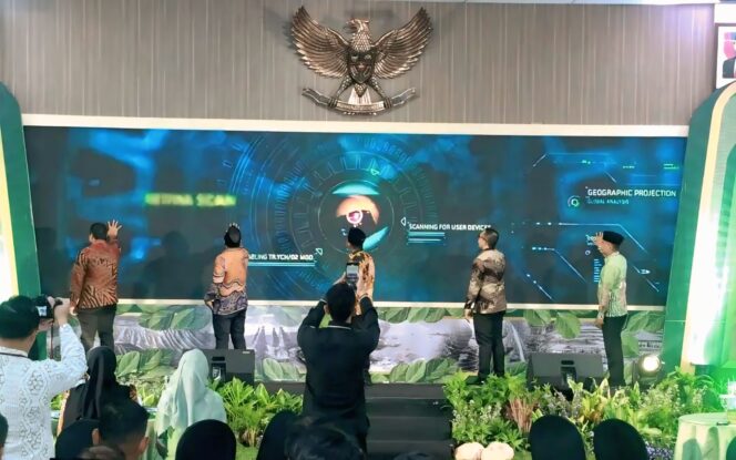 
					LAUNCHING: Bupati Probolinggo, Gus Haris (tengah) memimpin launching tiga satgas prioritas untuk mempercepat pembangunan di Kabupaten Probolinggo. (Fofo: istimewa) 