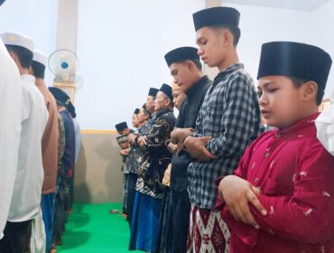 Jamaah Aboge melakukan shalat Idul Adha di Masjid Al-Barokah, Leces. 
