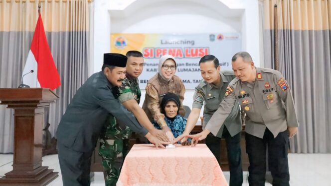 
					Badan Penanggulangan Bencana Daerah (BPBD), bersama Bupati Lumajang, meluncurkan Sistem Penanggulangan Bencana Inklusif (Si Pena Lusi).  (Foto: Asmadi)