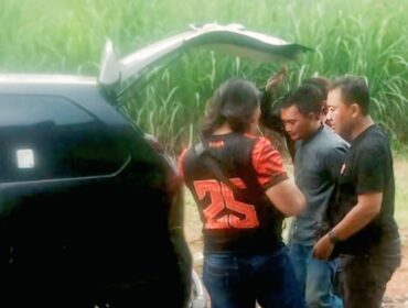 Polisi mengamankan Zaenul Arifin di Winongan, Kabupaten Pasuruan. 