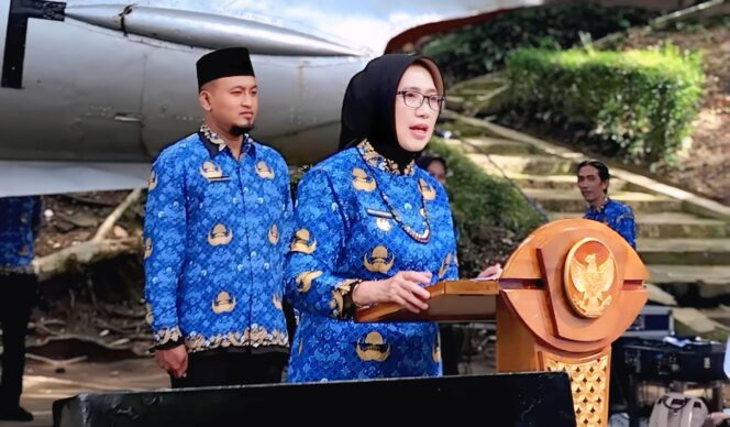
					Bupati Lumajang, Indah Amperawati saat memberikan sambutan soal pemandian Selokambang (Asmadi).