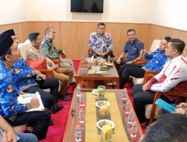 WADUL: Pengurus HKTI Kab. Probolinggo saat menemui Bupati Probolinggo, Gus Haris, Selasa (17/6/25) pagi. (foto: istimewa).