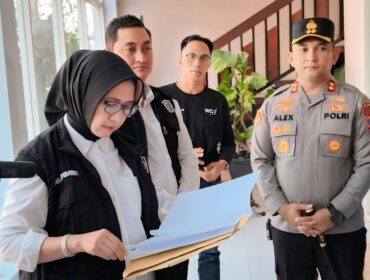 Bupati Lumajang Indah Amperawati melakukan inspeksi mendadak (sidak) ke PT Wesly Distribution Exchange (PT WDX) (Foto: Asmadi).
