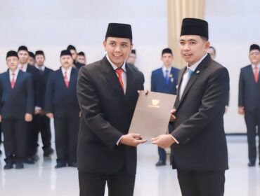 MUTASI: Bupati Jember, Muhammad Fawait, saat melantik 20 pejabat Eselon II di Pendopo Wahyawibawagraha, Kamis, (19/6/25). (foto: Kominfo Jember).