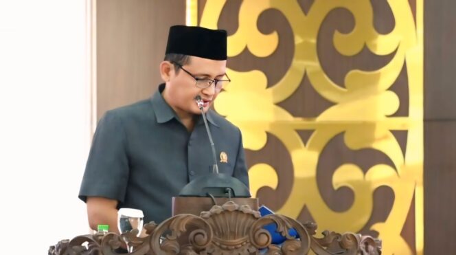 
					Arif Wijayanto mendesak Water Park KWT di Wonorejo dan Wisata Selokambang dievaluasi.