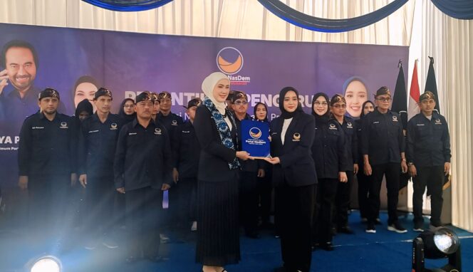 
					DILANTIK: Prosesi pelantikan pengurus DPD Partai Nasdem Kabupaten Probolinggo, Sabtu (28/6/25) pagi. (foto: Ali Ya'lu)
