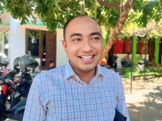 SOROTI:  Anggota DPRD Kota Probolinggo Komisi I, Sibro Malisi, kemukakan pandangannya soal kegagalan ribuan tenaga honorer dalam seleksi PPPK. (foto: Hafiz Rozani).