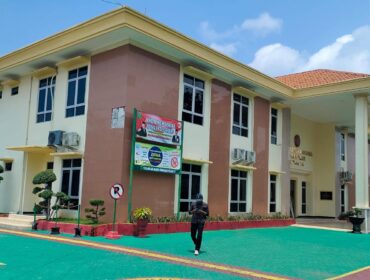 Kantor Pengadilan Agaram (PA) Kraksaan, Kabupaten Probolinggo. (foto: Ali Ya'lu).