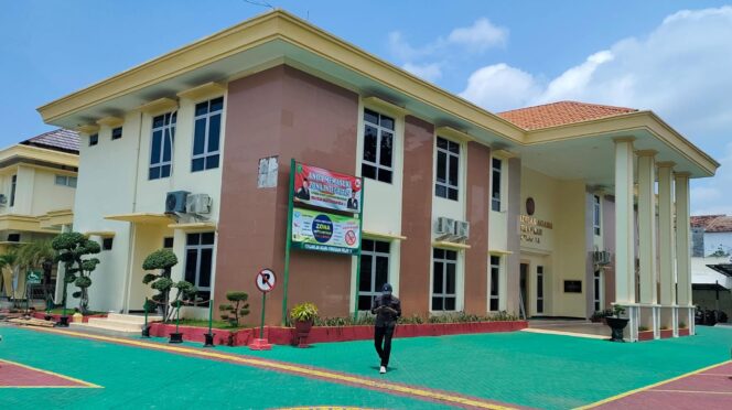 
					Kantor Pengadilan Agaram (PA) Kraksaan, Kabupaten Probolinggo. (foto: Ali Ya'lu).