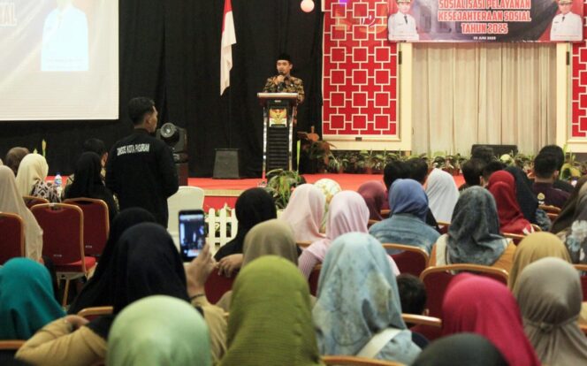
					Walikota Pasuruan, Adi Wibowo saat membuka sosialisasi Program Sekolah Rakyat.
