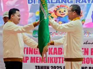 Bupati Pasuruan, Rusdi Sutejo melepas kontingen menuju Porprov IX. 