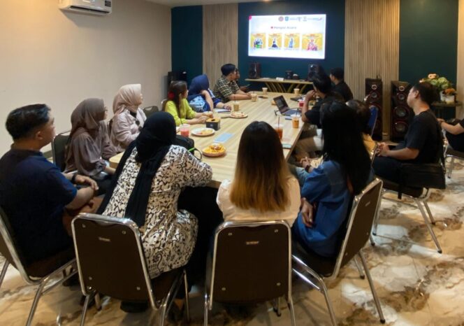 
					Rapat dalam rangka menggelar even  budaya tahunan Segoro Topeng Kaliwungu, Kabupaten Lumajang. (Foto: Asmadi).