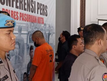 Kedua tersangka.