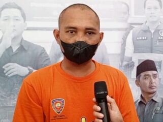 Tersangka Zaenul Arifin saat memberikan keterangan kepada wartawan.