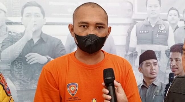 Tersangka Zaenul Arifin saat memberikan keterangan kepada wartawan.
