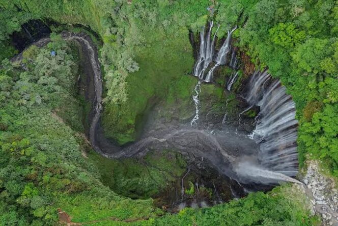 
					Air Terjun Tumpak Sewu, Lumajang. (Foto: Istimewa).
