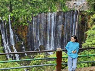 Tumpak Sewu, objek wisata di perbatasan Lumajang dan Malang. (Foto: Asmadi) 
