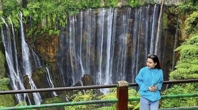Tumpak Sewu, objek wisata di perbatasan Lumajang dan Malang. (Foto: Asmadi) 

