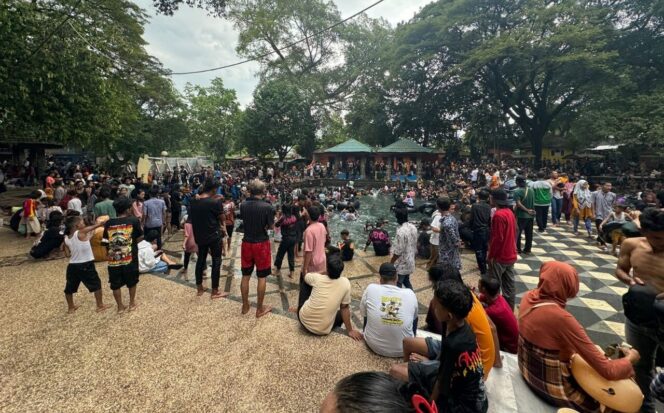 
					Foto wisatawan Pemandian Aam Banyubiru 