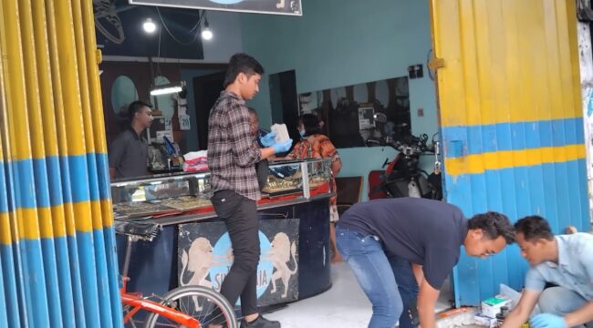 Toko Emas Singaraja, Lumajang yang disatroni komplotan perampok. (Foto: Asmadi).