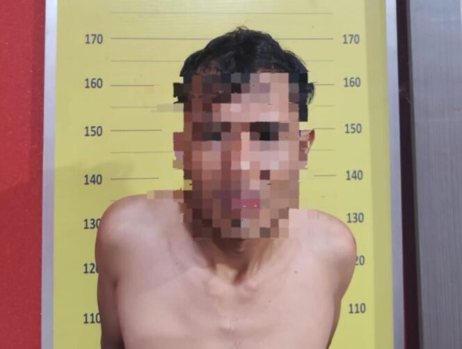 
					DITANGKAP: Pelaku jambret, MSR (33), ditangkap anggota Polres Probolinggo usai menjambret pasangan suami istri didepan bank. (foto: Bag. Humas Polres Probolinggo).