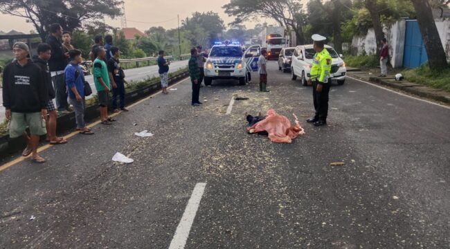 Polisi melakukan olah TKP.