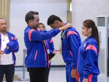 DILEPAS: Bupati Jember, Muhammad Fawait saat melepas Kontingen Jember dalam Pekan Olahraga Provinsi (Porprov) IX Jawa Timur tahun 2025, Rabu, (25/6/25) siang. (Foto: Diskominfo).
