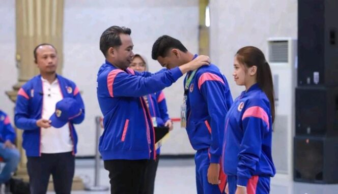 
					DILEPAS: Bupati Jember, Muhammad Fawait saat melepas Kontingen Jember dalam Pekan Olahraga Provinsi (Porprov) IX Jawa Timur tahun 2025, Rabu, (25/6/25) siang. (Foto: Diskominfo).

