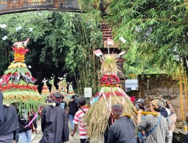 Ribuan warga memadati lokasi wisata Hutan Bambu di Desa Sumbermujur, Kecamatan Candipuro, Lumajang (Foto: Asmadi).
