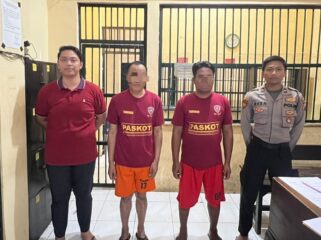 Dua tersangka kasus pengiriman TKI ilegal.

