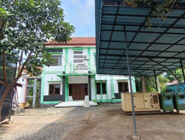 KANTOR BERSAMA: Eks Gedung Banger Telecenter di Jalan Jeruk, Kelurahan Jrebeng Kidul, Kecamatan Wonoasih, akan digunakan sebagai kantor bersama FKUB, MUI dan BAZNAS Kota Probolinggo. (foto: Hafiz Rozani).