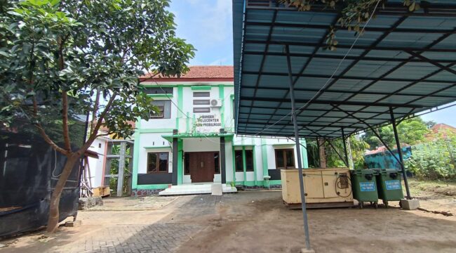 KANTOR BERSAMA: Eks Gedung Banger Telecenter di Jalan Jeruk, Kelurahan Jrebeng Kidul, Kecamatan Wonoasih, akan digunakan sebagai kantor bersama FKUB, MUI dan BAZNAS Kota Probolinggo. (foto: Hafiz Rozani).