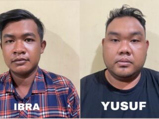 DITANGKAP: Dua pria pelaku pembacokan dan penganiyayaan di di Kos Mayangan, Kota Probolinggo, yang ditangkap polisi. (Fofo: Hafiz Rozani)