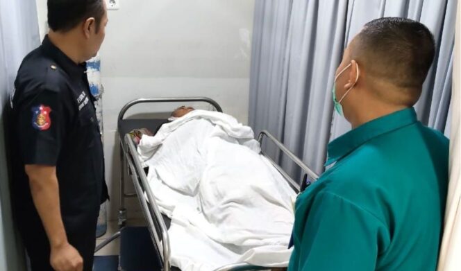 
					Korban penganiyaan saat dirumah sakit.