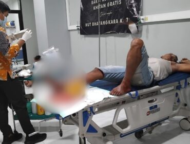 Residivis Misnaton saat dirawat di rumah sakit usai ditembak polisi.  (Foto: Asmadi).
