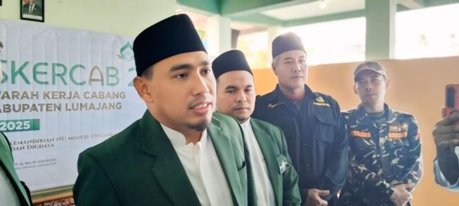 
					PCNU Lumajang tetap bersikap mengikuti keputusan ulama dan mendorong adanya penataan dari pemerintah (Asmadi).
