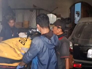 Evakuasi korban pembunuhan di Gempol, Kabupaten Pasuruan 